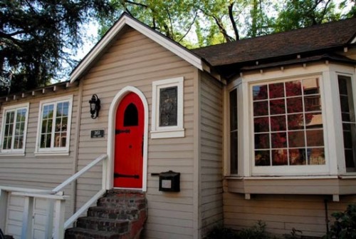 Ngôi nhà xinh với cửa màu đỏ hợp phong thuỷ | ảnh 3